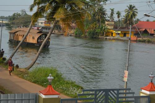 Bed & Breakfast Haya River View