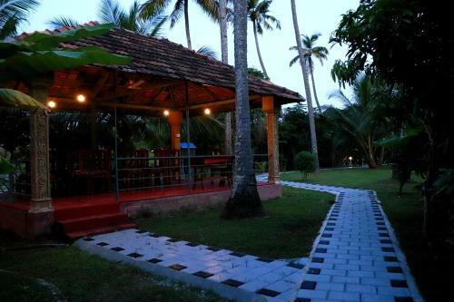 Hotel Lake N River Resort Munroe Island