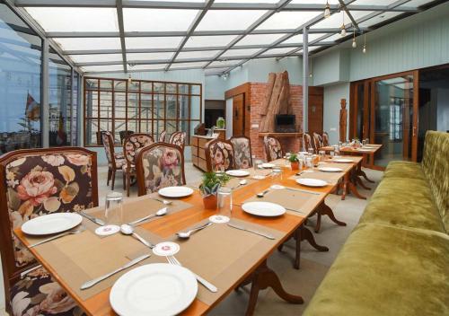 Cochrane Place Hotel