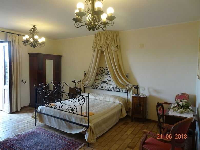 Hotel Castello Di Altomonte