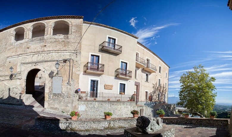 Hotel Castello Di Altomonte