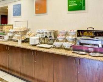 Hotel Comfort Suites Near Six Flags Magic Mountain