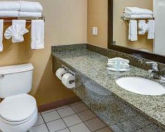 Hotel Comfort Suites Near Six Flags Magic Mountain