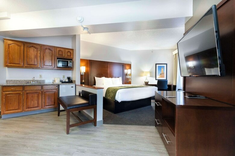 Hotel Comfort Suites