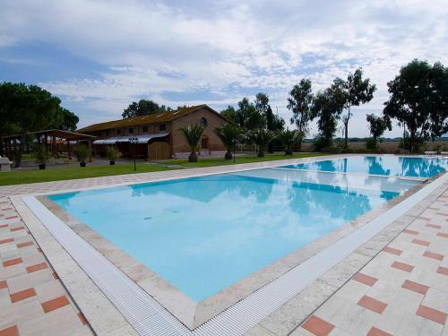 Grosseto Apartment Sleeps 6 Pool Air Con T247643