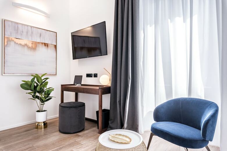 Hostal The First - La Spezia 5 Terre