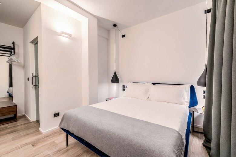 Hostal The First - La Spezia 5 Terre