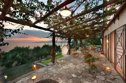 Maratea Villa Sleeps 12 Pool Wifi