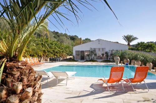 Marina Di Ragusa Villa Sleeps 20 Air Con