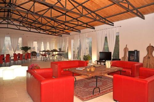 Marina Di Ragusa Villa Sleeps 20 Air Con