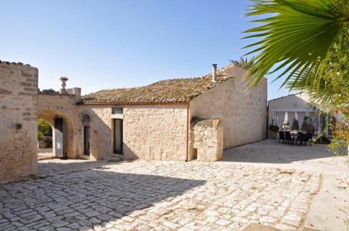 Marina Di Ragusa Villa Sleeps 20 Air Con