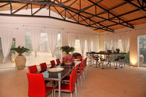 Marina Di Ragusa Villa Sleeps 20 Air Con