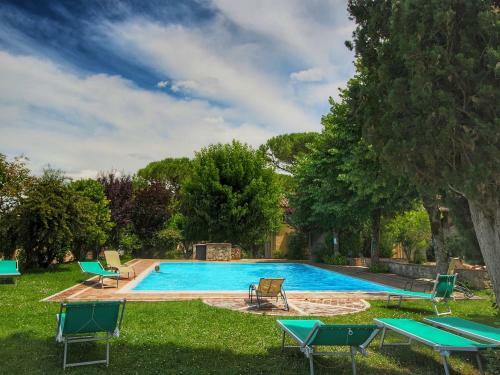 Modern Holiday Home In Colle Di Val D'elsa With Pool