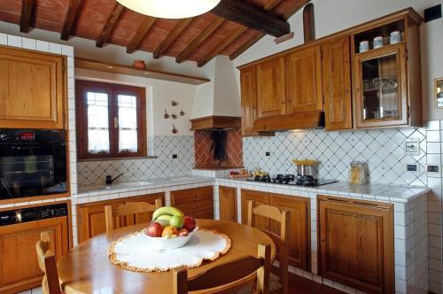 Montaione Apartment Sleeps 8
