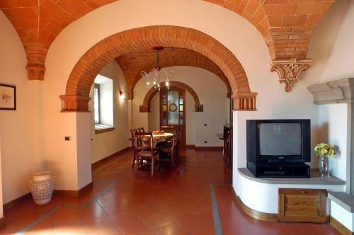 Montaione Apartment Sleeps 8