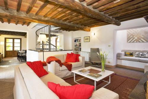 Nocchi Villa Sleeps 8 Air Con Wifi