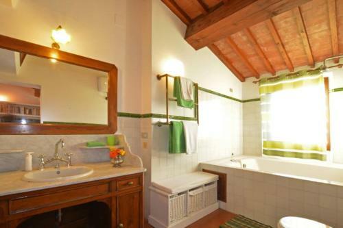 Cervognano Montenero Villa Sleeps 14 Pool Wifi