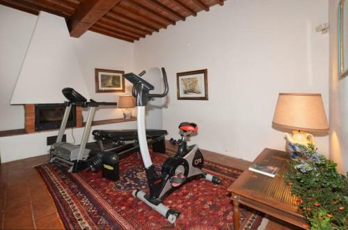 Cervognano Montenero Villa Sleeps 14 Pool Wifi