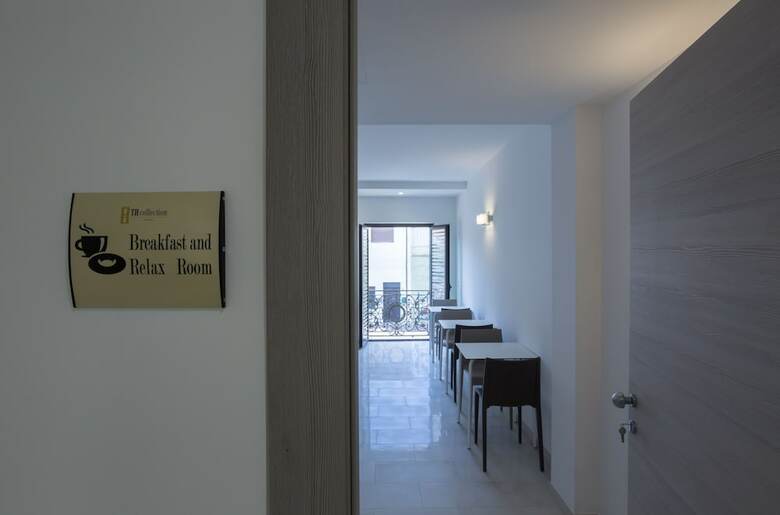 Hostal Th Collection Rooms