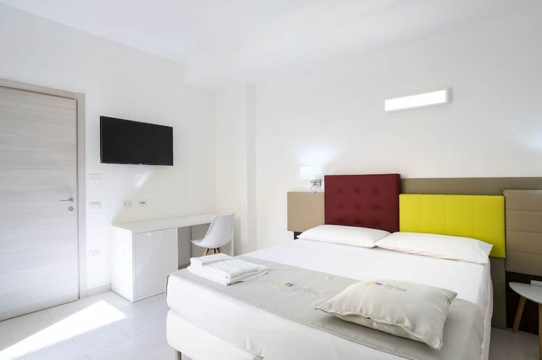 Hostal Th Collection Rooms