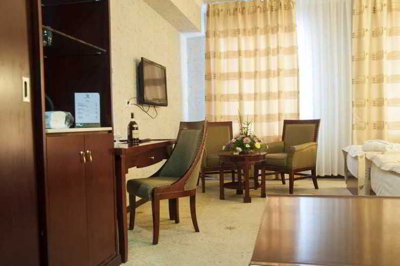Golden Valley Hotel