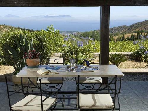 Modern Holiday Home In Patti With Pool