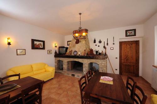 Passignano Sul Trasimeno Apartment Sleeps 4