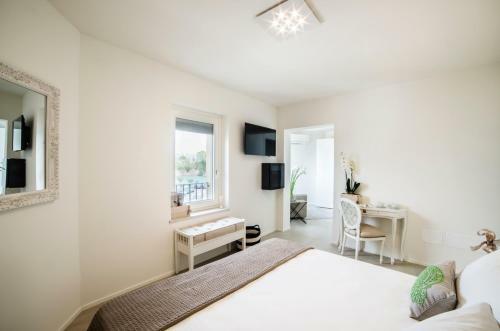 Hostal Riviera Carducci Rooms