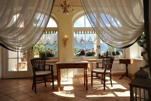 Hotel Schloesschen Am See