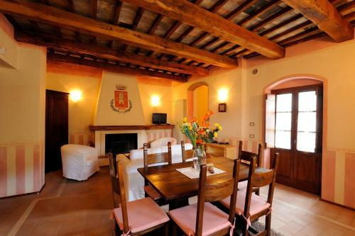 Two-bedroom Apartment In Scheggino I