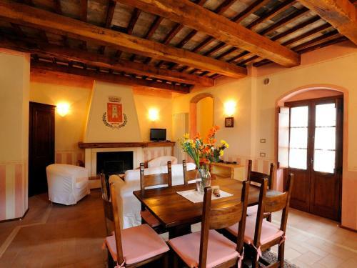 Two-bedroom Apartment In Scheggino I