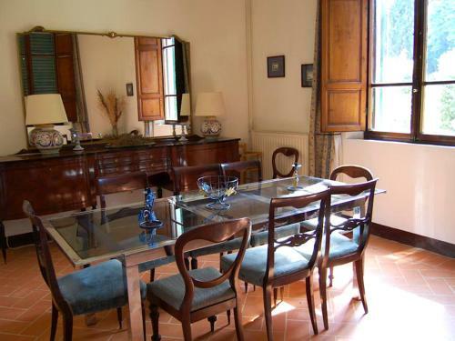 Strada Villa Sleeps 17 Pool Wifi