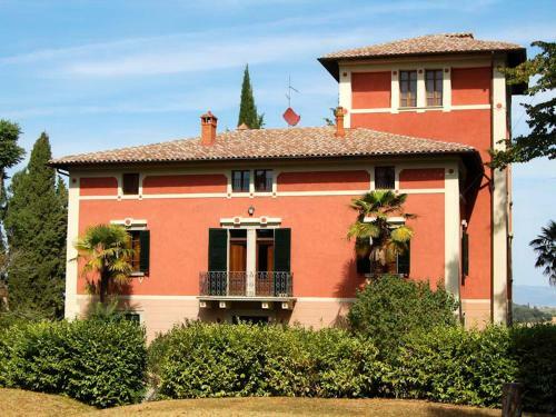 Strada Villa Sleeps 17 Pool Wifi