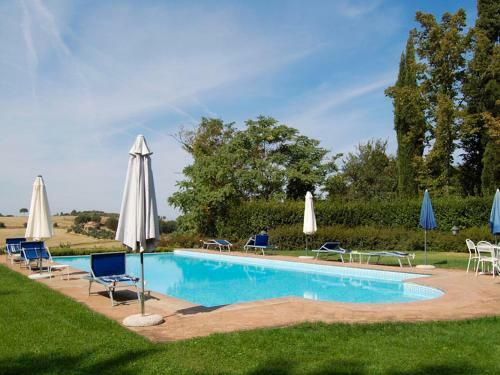 Strada Villa Sleeps 17 Pool Wifi