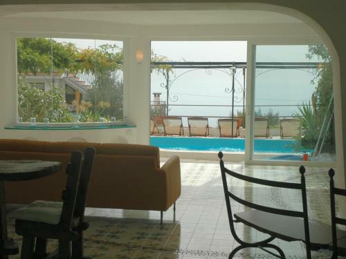 Torca Villa Sleeps 10 Pool Air Con Wifi