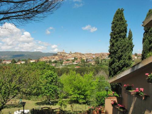 Spacious Holiday Home In Tuscany With Barbecue