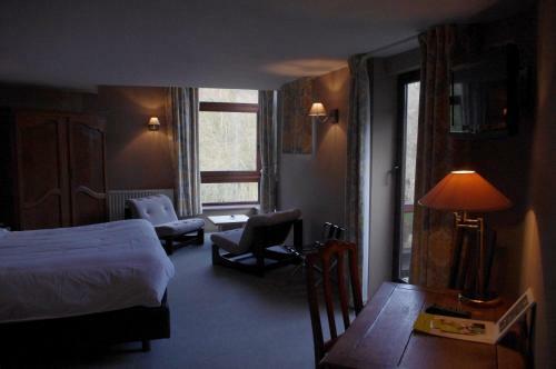 Hotel Logis Hostellerie De La Claire Fontaine