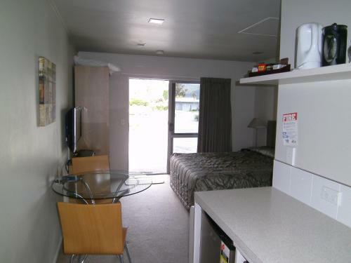 Anchorage Motel Apartments