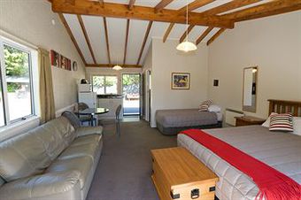 Te Anau Top 10 Holiday Park