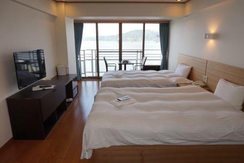Marutoku Seafood Restaurant And Hotel