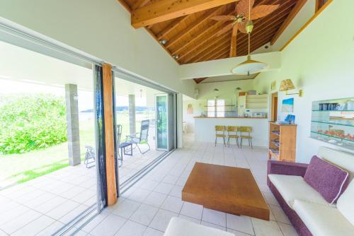 Hostal Keiki Beachhouse & Cafe