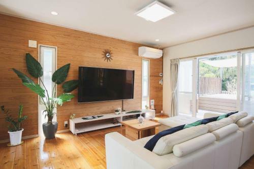 Hermit Hills Apartment In Okinawa Colors