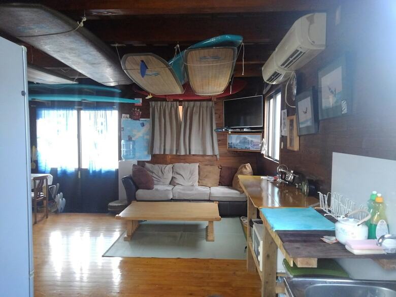 Hostal Tropical Surf House Okinawa