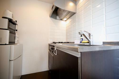 Yakuin Apartment 911