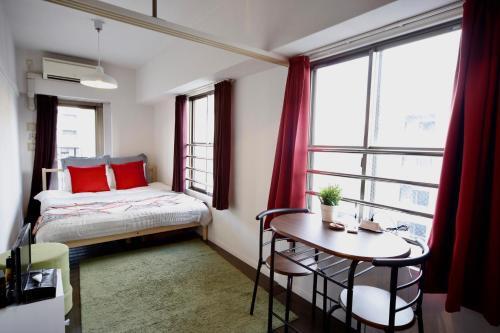 Yakuin Apartment 911