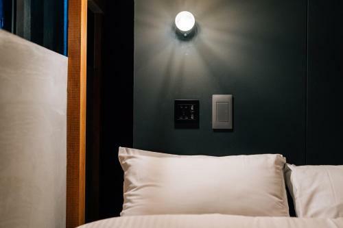 Mizuka Nakasu 1 - Unmanned Hotel