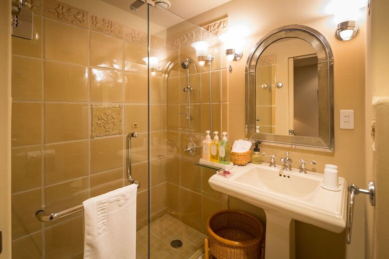 Hotel Poppy Springs Resort & Spa