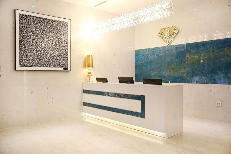 Baymond Hotel