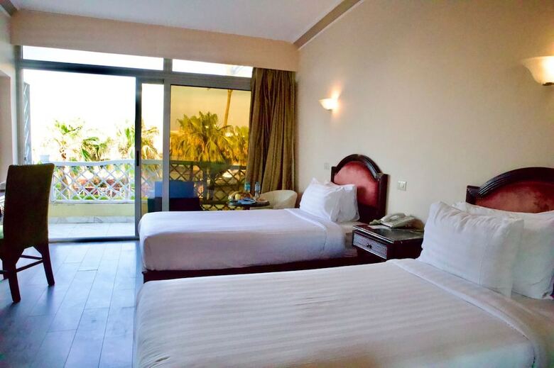 Hotel Paradise Inn Beach Resort