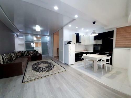Apartment On Zharokova 208